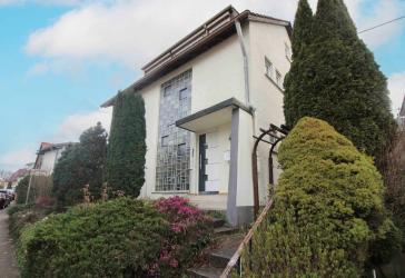 Hier beginnt Ihr neues Kapitel in Top-Lage: Einfamilienhaus mit Garten und Raum für Ihre Wohnträume