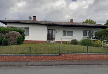Bungalow mit großem Grundstück in Langgöns