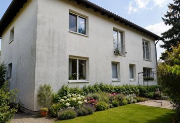 Großzügiges Zweifamilienhaus mit Potenzial in idyllischer Lage von Rüdenhausen