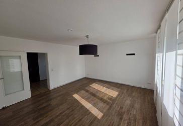 Provisionsfrei: Frisch sanierte 3-Zimmer-Wohnung mit Südbalkon & Stellplatz - sofort bezugsfrei!
