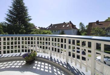 Freistehendes Zweifamilienhaus mit Ausbaureserve, Vollkeller & zwei Garagen in gefragter Wohnlage