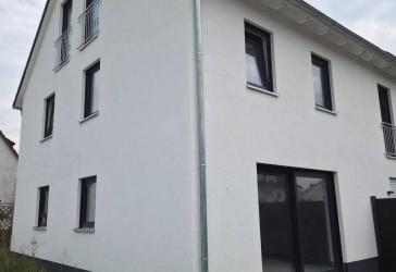 Langensendelbach: Neubau-Reihenendhaus, nie bewohnt - provisionsfrei