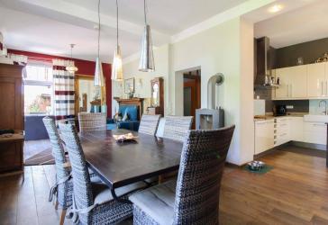 Traumhaftes Zwei-Familienhaus in Unna: Modern & Flexibel mit Kamin, Photovoltaik und Außenidylle