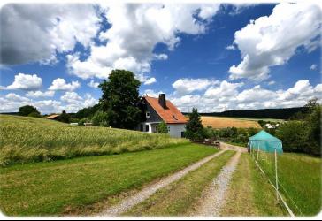Landsitz in Alleinlage mit Weitblick - ca. 2,1 ha Anwesen in Twistetal!