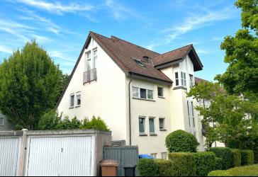 Stilvolle 2-Zimmer-DG-Wohnung mit ausgebautem Spitzboden & Einzelgarage auf dem Schafhof