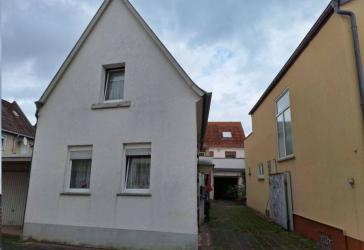 Provisionsfrei* Großzügiges Zweifamilienhaus mit Hof, Garten und viel Potenzial