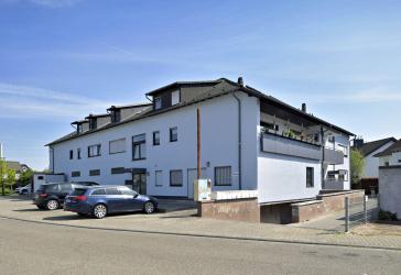 Gut geschnittene Wohnung mit TG Stellplatz und eigenem Zugang zum Garten!