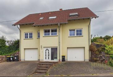 Gepflegtes Zweifamilienhaus in Wadrill mit je 3ZKB auf ca. 82 m² und Garage sucht neue Eigentümer