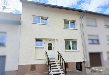 Gepflegtes Reihenmittelhaus mit Garten, Terrasse und Balkon in Heusweiler zu verkaufen