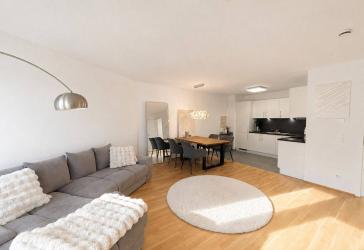 Mainz-Neustadt: Neuwertige 3-Zimmer Wohnung mit Küche, Terrasse und Duplex-Stellplatz