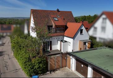 MODERNISIERTES ZWEIFAMILIENHAUS IN DER BELIEBTEN KREUZÄCKERSIEDLUNG
