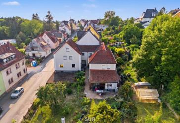 MEHRFAMILIENHAUS MIT 4 WOHNEINHEITEN - Investmentchance am Fuße des Bischbergs in Schweinheim