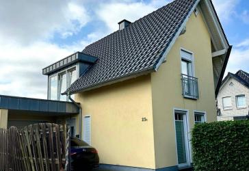 Attraktives Einfamilienhaus mit eigenem Garten und Garage - in ruhiger Wohnlage