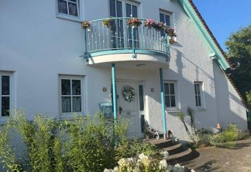 Besonderes Zuhause mit Galerie, versetzten Ebenen & Sauna – mitten in der Fränkischen Seenplatte. Dort, wo andere Urlaub machen.