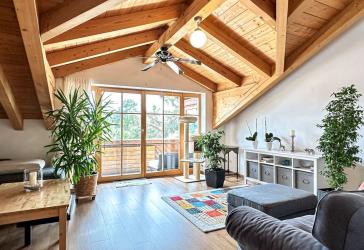 3-Zimmer-Dachgeschosswohnung mit Balkon, Garage und moderner Heiztechnik