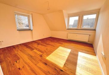 Renovierte 4 Zimmer Wohnung mit Balkon in Burgthann - Ohne Provision