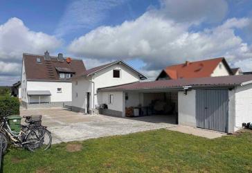 Attraktives Wohnpaket: Saniertes Zweifamilienhaus + Nebengebäude als eigene Einheit in Staffelbach