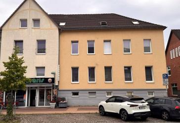 Im Auftr.: Voll vermietetes MFH mit 8 Whg., 1 Gewerbe und 5 Kfz-Stellplätzen in der Holtenauer Straße in Kiel