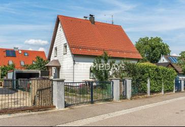 Sechs Zimmer, Garten und Garage - Ihr neues Zuhause mit Entwicklungsmöglichkeiten