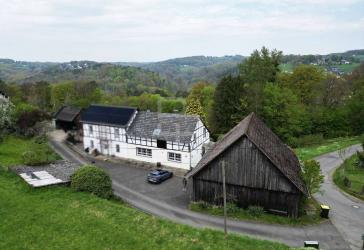 Ihr Traum vom Landleben: Fachwerkhaus mit Weiden und Scheune!