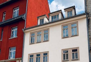 Historischer Charme trifft Rendite- Saniertes Stadthaus mit 4 Apartments und Dachgeschosswohnung