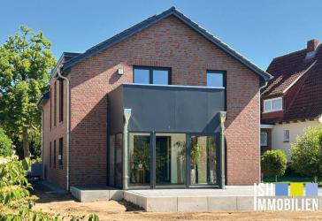 Buxtehude-Zentrum: Neubauwohnung im DG mit 3 Zimmern und individueller Innenraumgestaltung