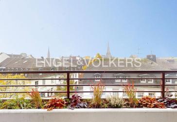 Großzügig - Stadtnah- mit Aufzug: 4-Zimmer-ETW mit SW-Balkon