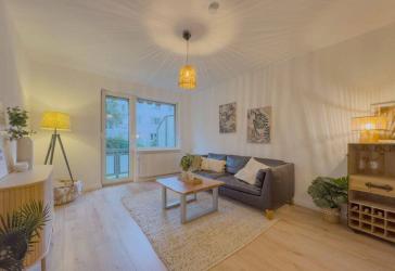 Erstbezug nach Sanierung: Moderne 3-Zimmer-Wohnung mit Loggia