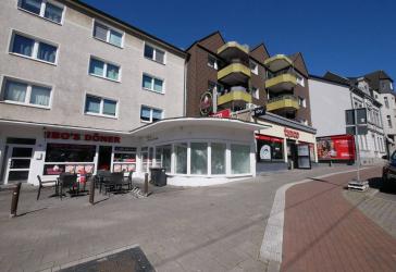 Komplett modernisiertes Ladenlokal mit großer Schaufensterfront in attraktiver Lage