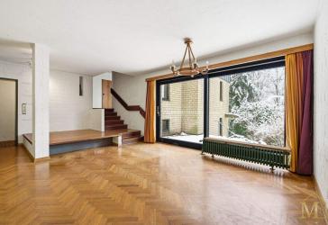 Rarität: Split-Level-Architektur auf großzügigem Hanggrundstück