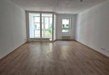 Neu renovierte, großzügige 2-Zi-Whg. mit Wintergarten!