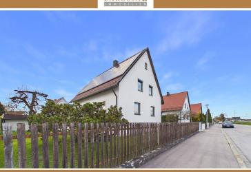 Freistehendes Einfamilienhaus mit PV-Anlage und Wintergarten in der Landshuter Bayerwaldsiedlung