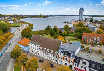 Zentral in Schleswig: Moderner Büroraum im 1.OG mit 15,68 qm Bürofläche & Gemeinschaftsräumen!