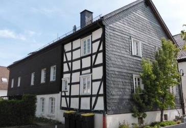 Historisches Wohn- & Geschäftshaus mit 18 Stellplätzen im Zentrum von Balve zu verkaufen!