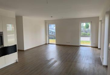 moderne 4-Raum Wohnung mit Einbauküche