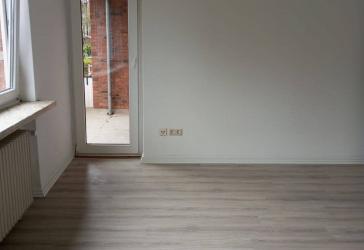 Renovierte 2,5-Zi. EG-Wohnung mit Balkon + EBK