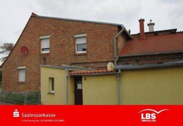 Kleines Haus mitten im Ort