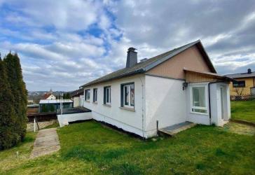 Achtung, neuer Preis! Einfamilienhaus mit Vollunterkellerung in bester Lage Weidas zu verkaufen.