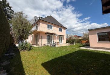 +++ modernisiertes Einfamilienhaus mit Indoorpool und Wellnessbereich+++