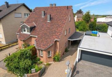 Sankt Augustin-Buisdorf: Attraktive Doppelhaushälfte - Carport und liebevoller Garten