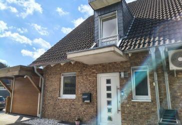 Energieeffizient + Bezugsfertig+ Provisionsfrei - gehobene Doppelhaushälfte mit Garten und Garage