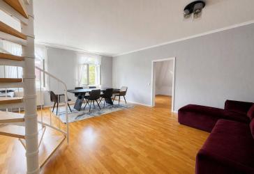 Wohnen mit Altbauflair: 4 Zimmer, Hobbyraum & TG im Herzen der Stadt