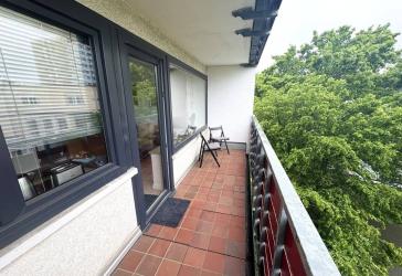 Sankt Augustin: Neu renoviert & voll möbliert - charmante Wohnung mit ca. 40 m² & großzügigem Balkon