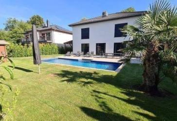 Provisionsfrei, Möblierte, moderne Stadtvilla mit Pool in ruhiger Lage mit Garage mitten in Köpenick