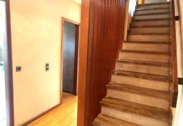 Helle geräumige 4,5 Zimmer Maisonette-Wohnung mit Balkon
