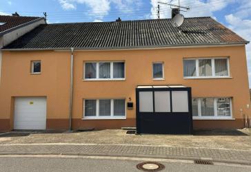 Flexibel nutzbar: 2-Familienhaus oder großzügiges Einfamilienhaus in Schmelz-Bettingen