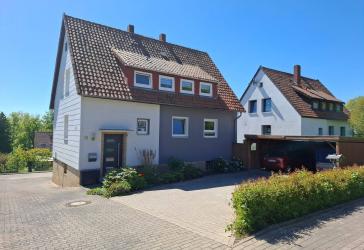 Attraktives Ein- bis Zweifamilienhaus in Osterwald
