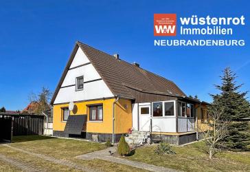 TOP MODERNISIERTE HAUSHÄLFTE MIT PHOTOVOLTAIKANLAGE + KAMINOFEN + EINBAUKÜCHE AUF GROSSEM GRUNDSTÜCK