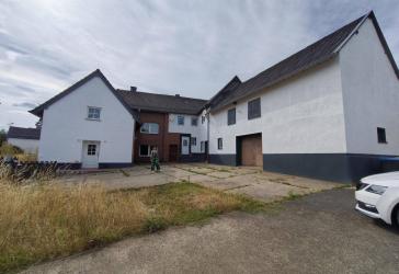 Großer Hof mit 2 Einheiten + XXL Innenhof+ Garage| 40 min bis Köln