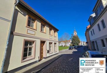 Denkmalschützte Wohnanlage mit acht Whg nahe der Peene!!